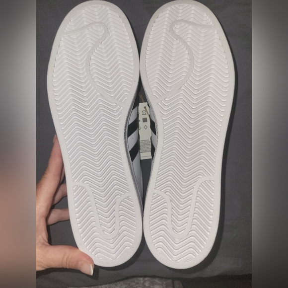 BRAND NEW Adidas ✨️ SUPERSTAR 👞 shoes - Picture 7 of 7